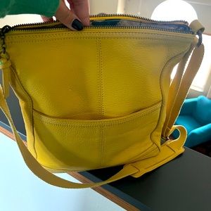 Great yellow crossbody